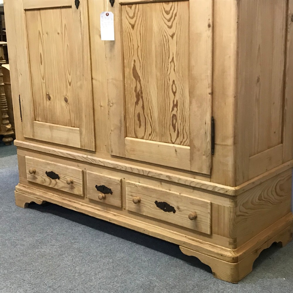 LARGE FRENCH ANTIQUE PINE WARDROBE (DISMANTLES) View VI