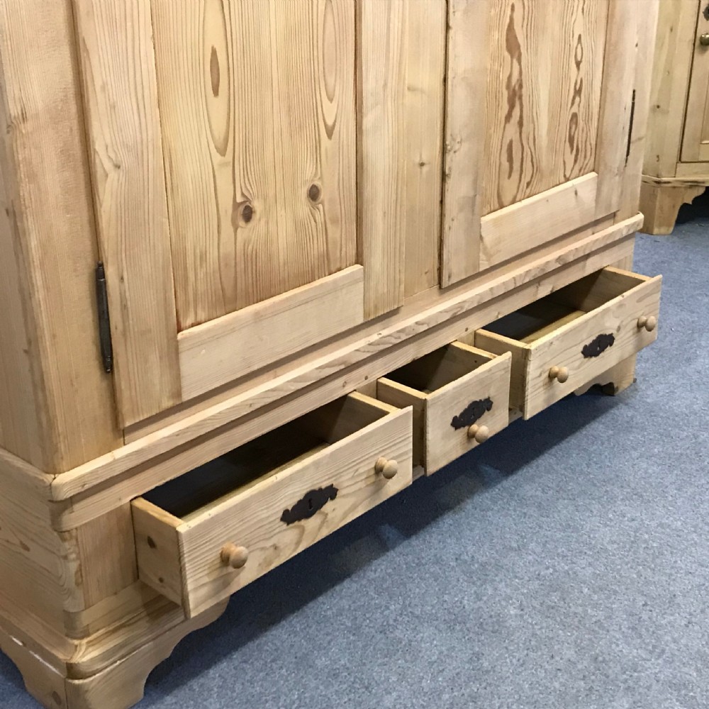 LARGE FRENCH ANTIQUE PINE WARDROBE (DISMANTLES) View VII