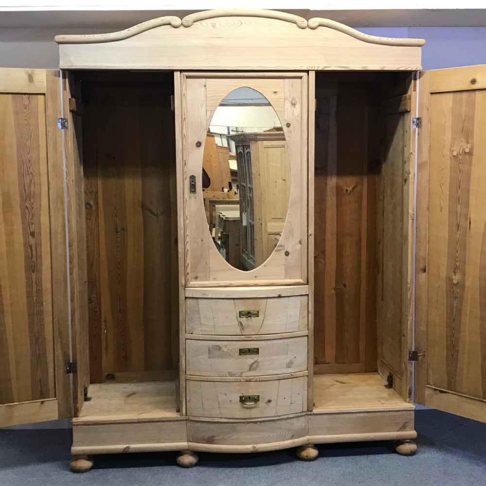 TRIPLE DOOR OLD PINE MIRRORED WARDROBE (DISMANTLES) View II