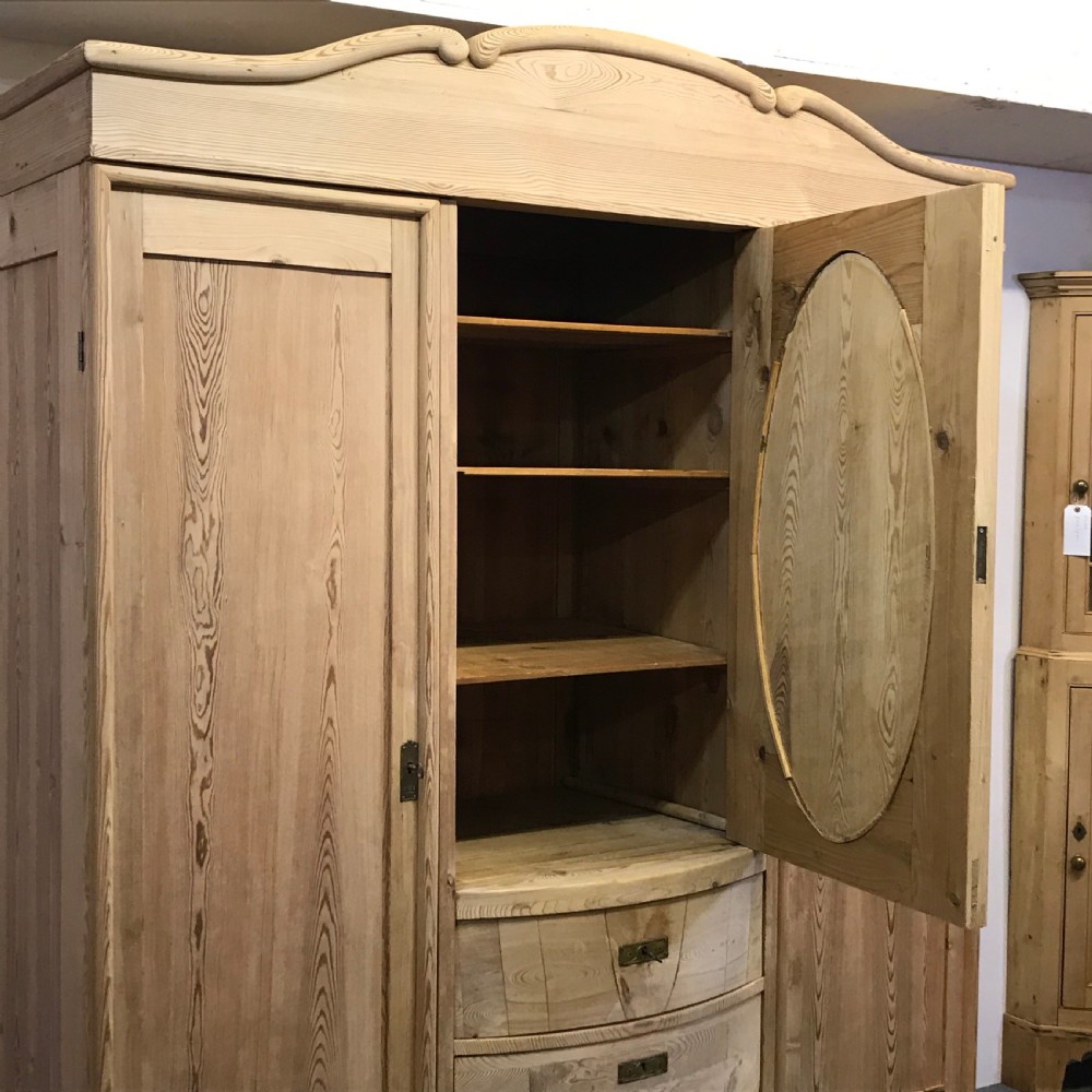 TRIPLE DOOR OLD PINE MIRRORED WARDROBE (DISMANTLES) View III