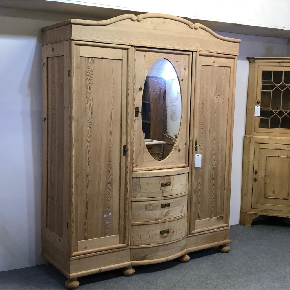 TRIPLE DOOR OLD PINE MIRRORED WARDROBE (DISMANTLES) View V