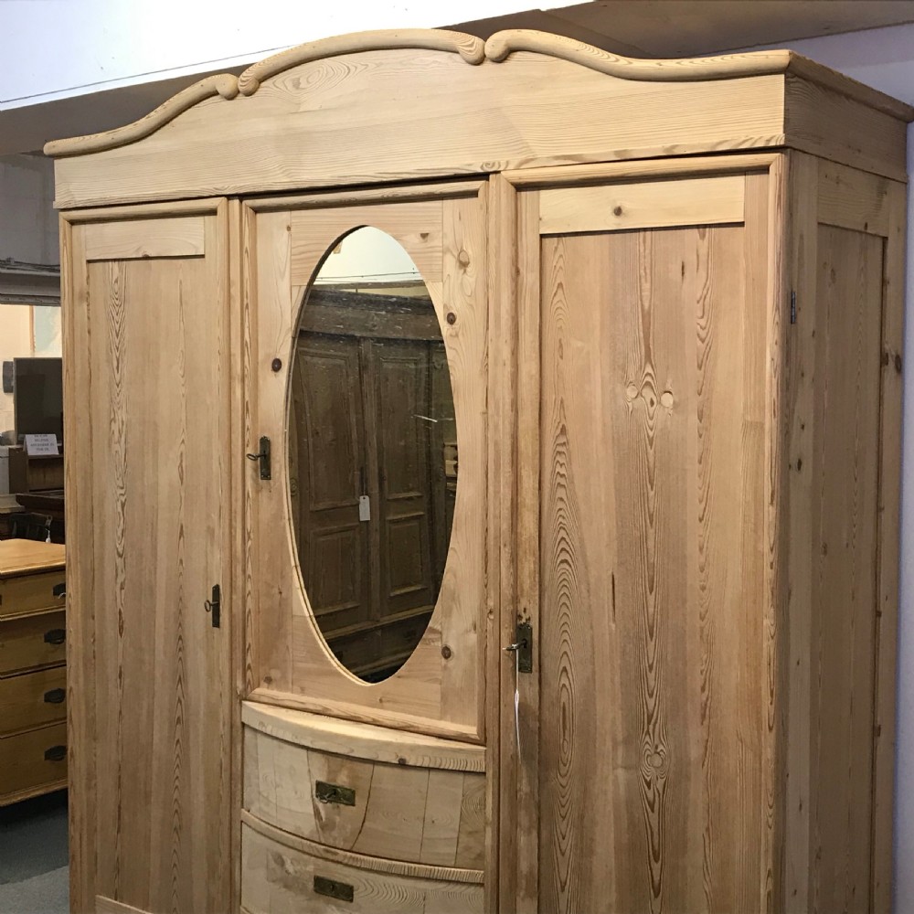 TRIPLE DOOR OLD PINE MIRRORED WARDROBE (DISMANTLES) View VI