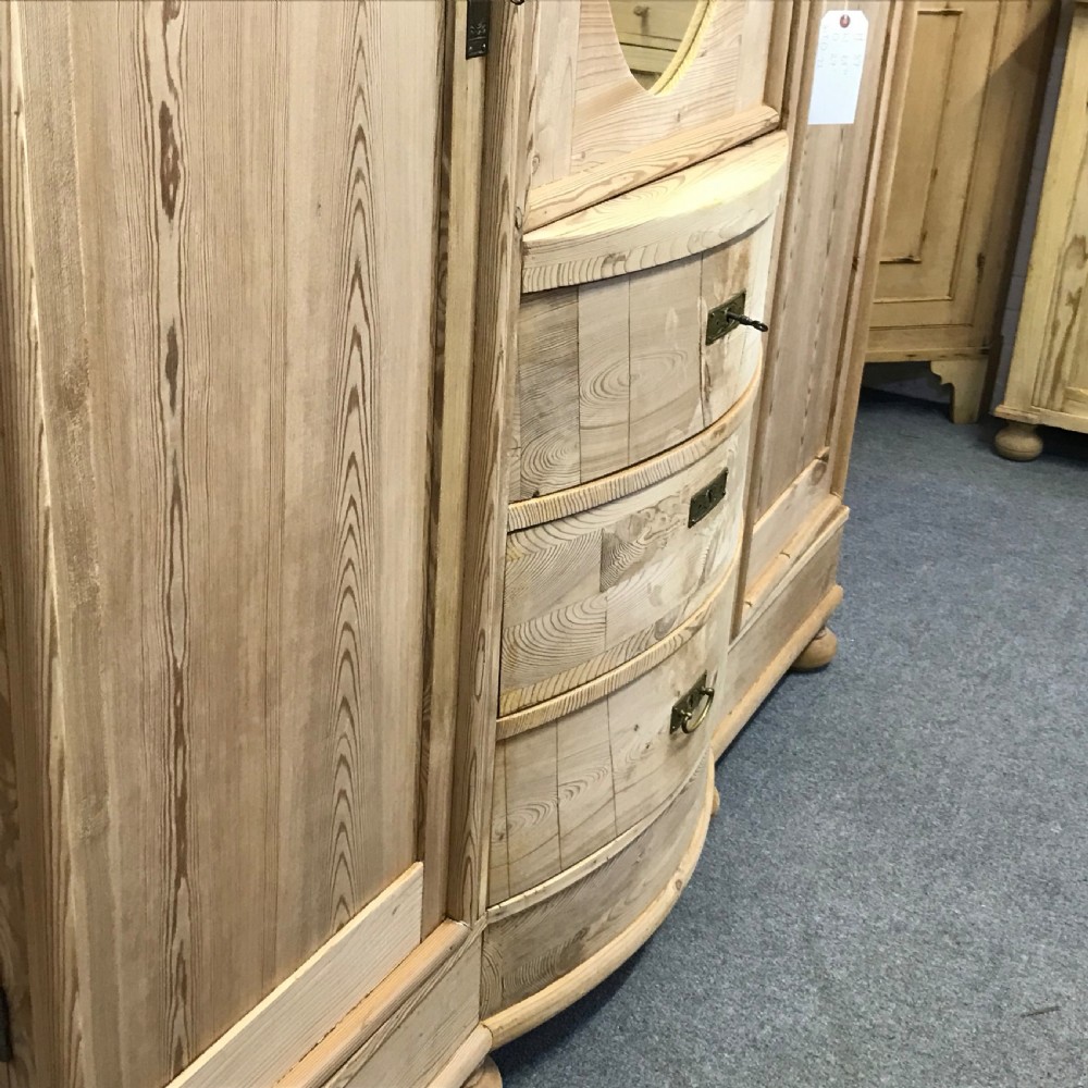 TRIPLE DOOR OLD PINE MIRRORED WARDROBE (DISMANTLES) View VIII