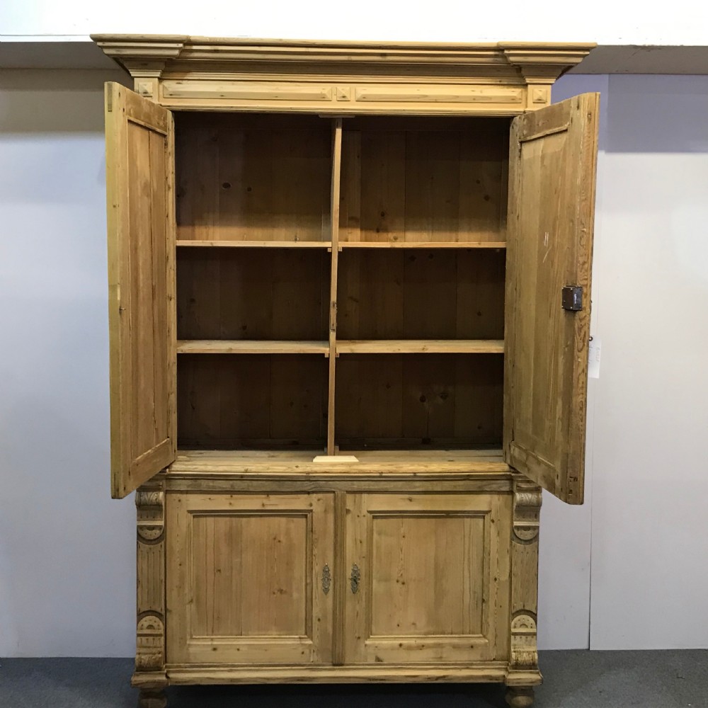 VERY LARGE 19TH CENTURY FRENCH HOUSEKEEPERS CUPBOARD View V