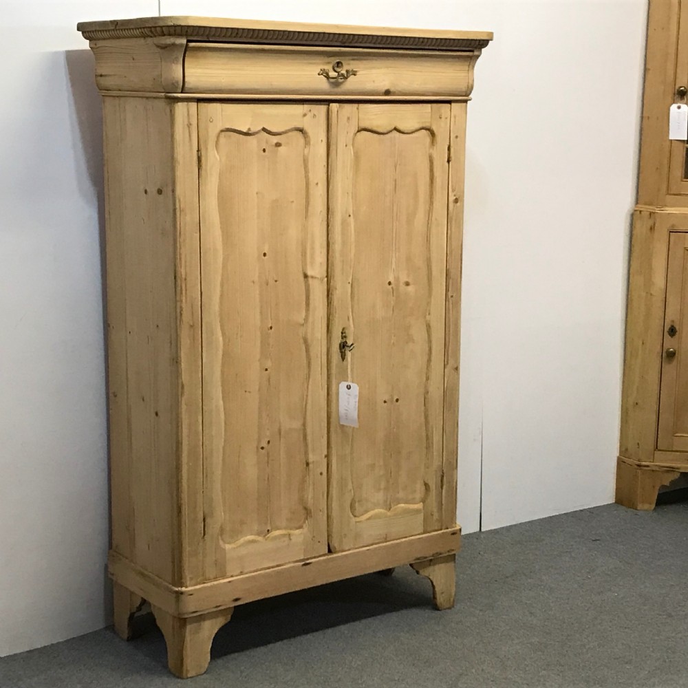 A TALL & SLENDER ANTIQUE PINE LINEN CUPBOARD WITH MEDICINE DRAWER View II