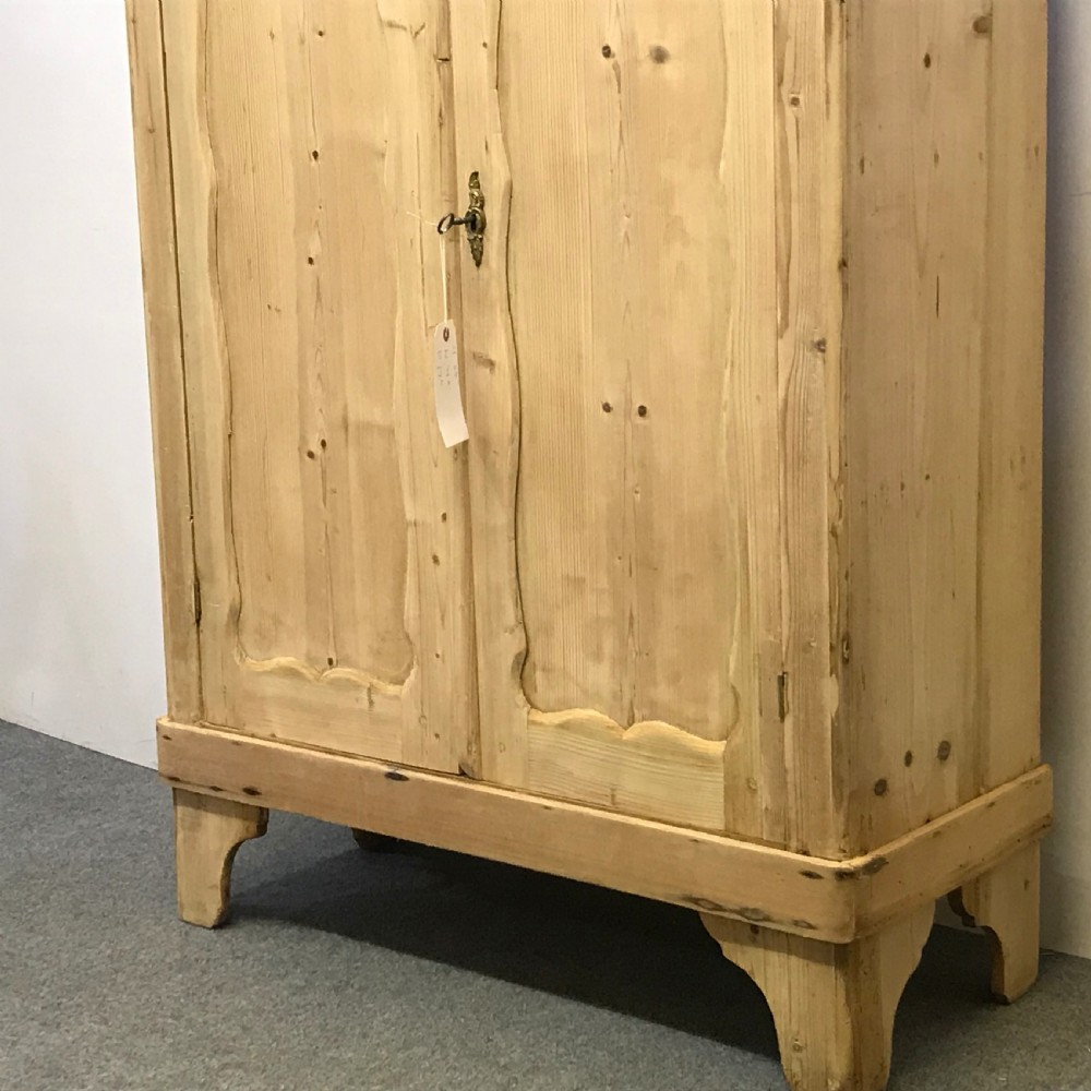 A TALL & SLENDER ANTIQUE PINE LINEN CUPBOARD WITH MEDICINE DRAWER View IV