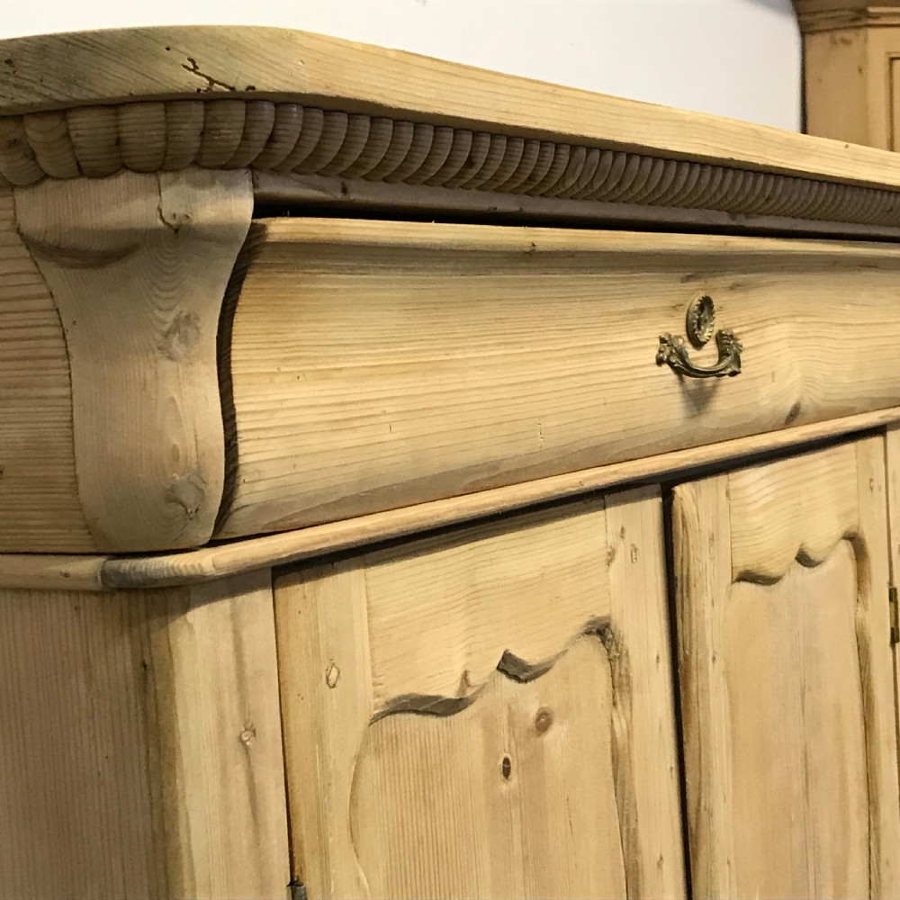 A TALL & SLENDER ANTIQUE PINE LINEN CUPBOARD WITH MEDICINE DRAWER View VI