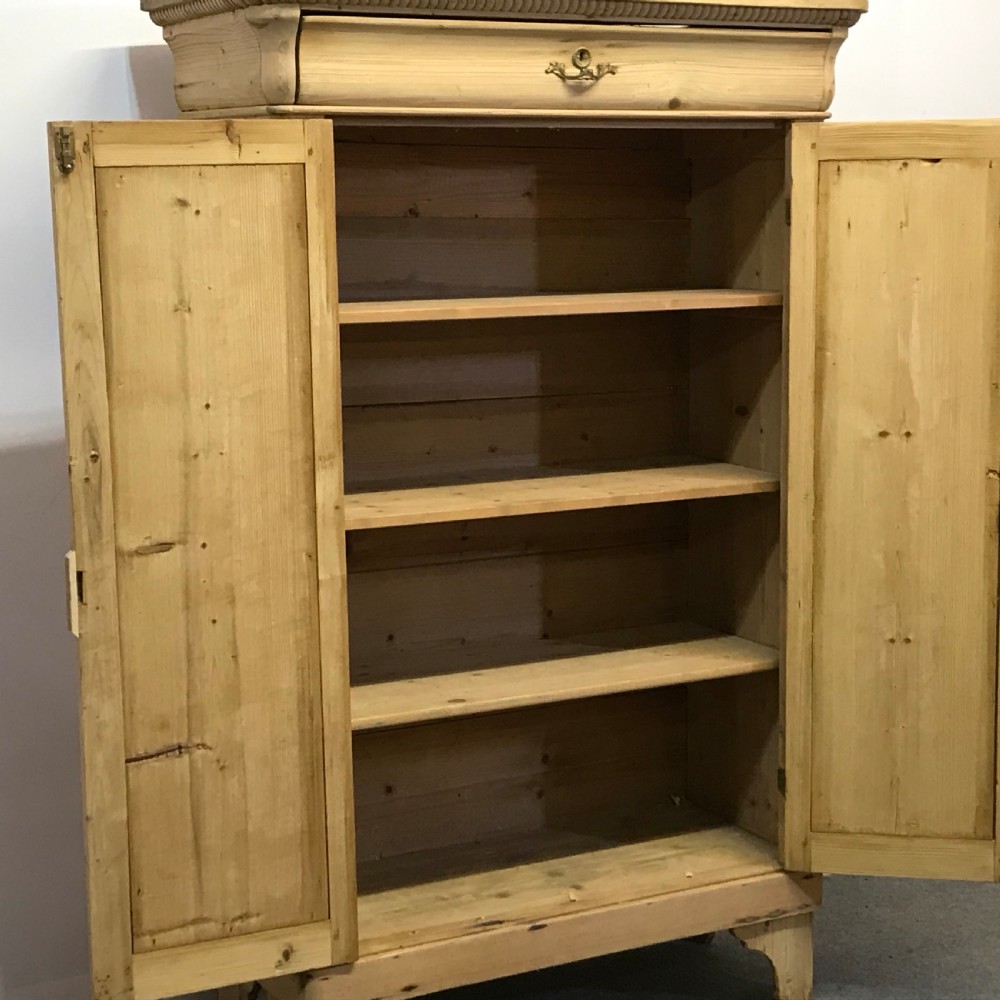 A TALL & SLENDER ANTIQUE PINE LINEN CUPBOARD WITH MEDICINE DRAWER View VII