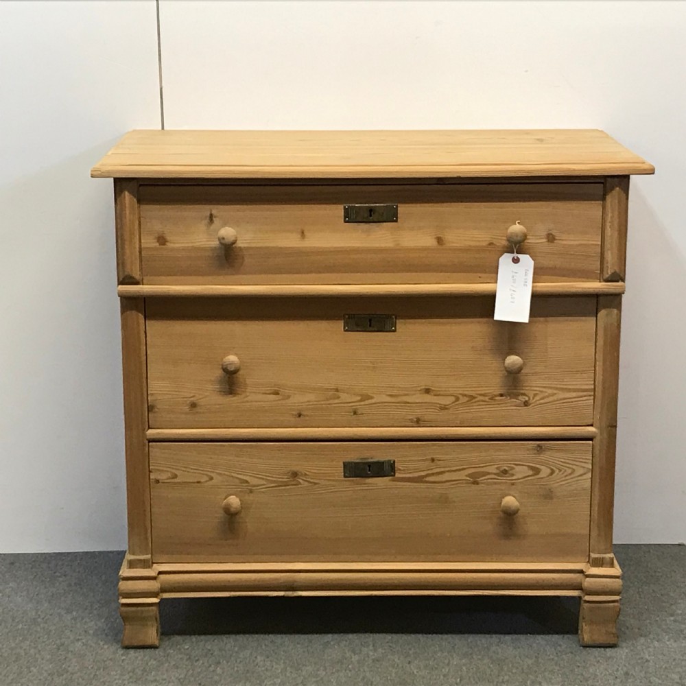 3 DRAWER OLD PINE CHEST OF DRAWERS