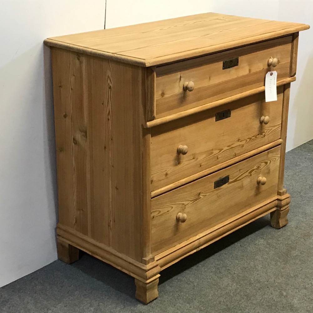 3 DRAWER OLD PINE CHEST OF DRAWERS View II