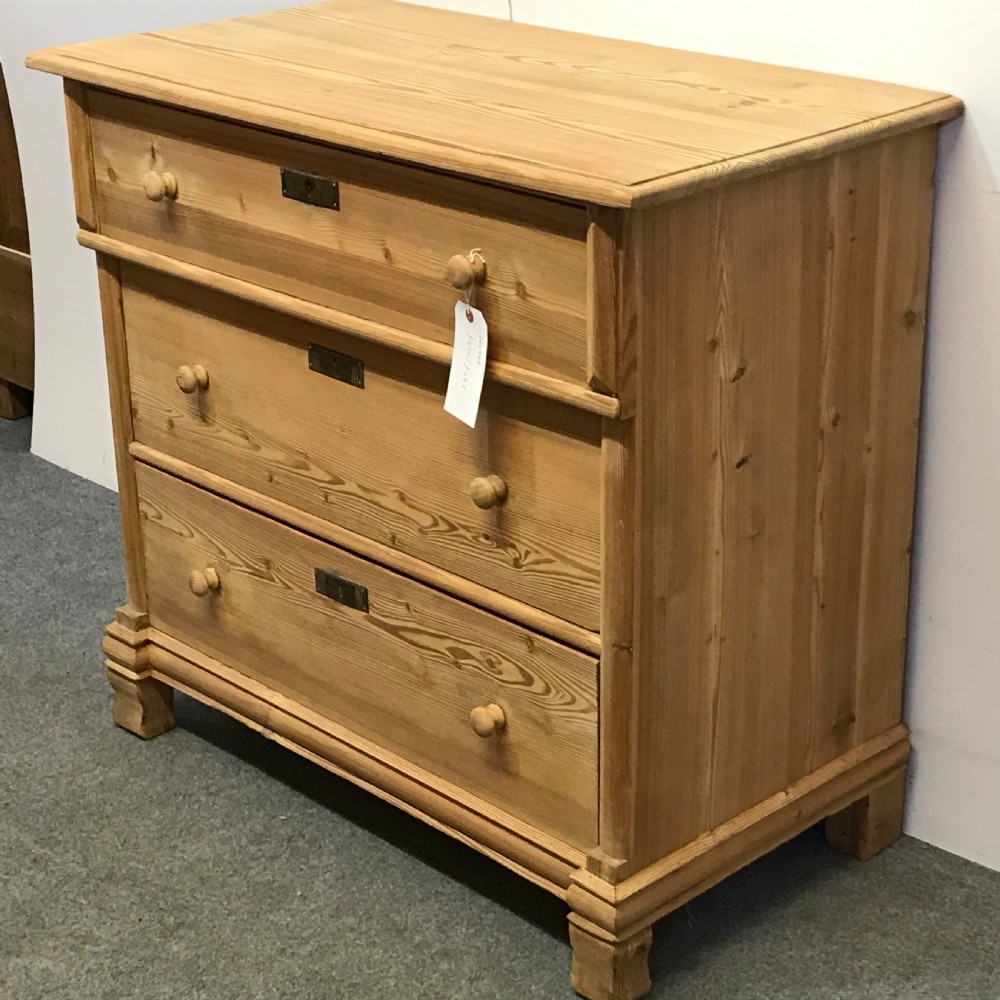 3 DRAWER OLD PINE CHEST OF DRAWERS View III