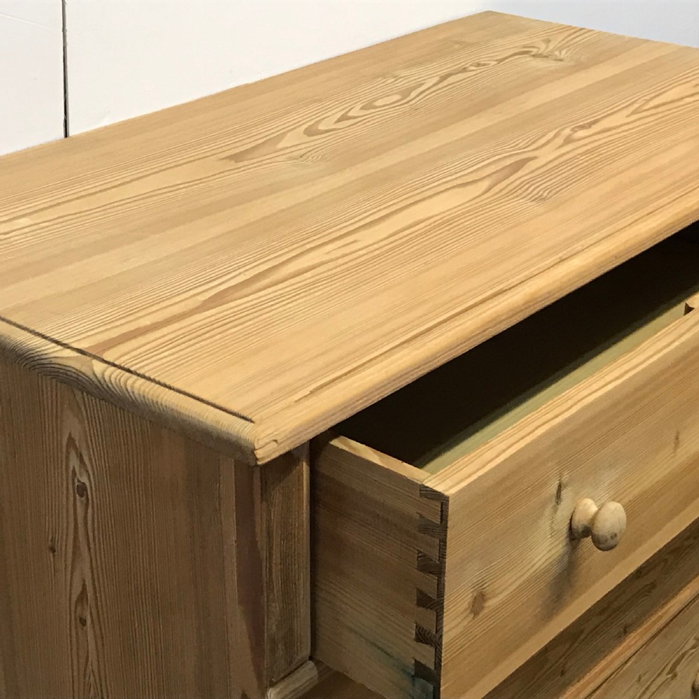3 DRAWER OLD PINE CHEST OF DRAWERS View IV