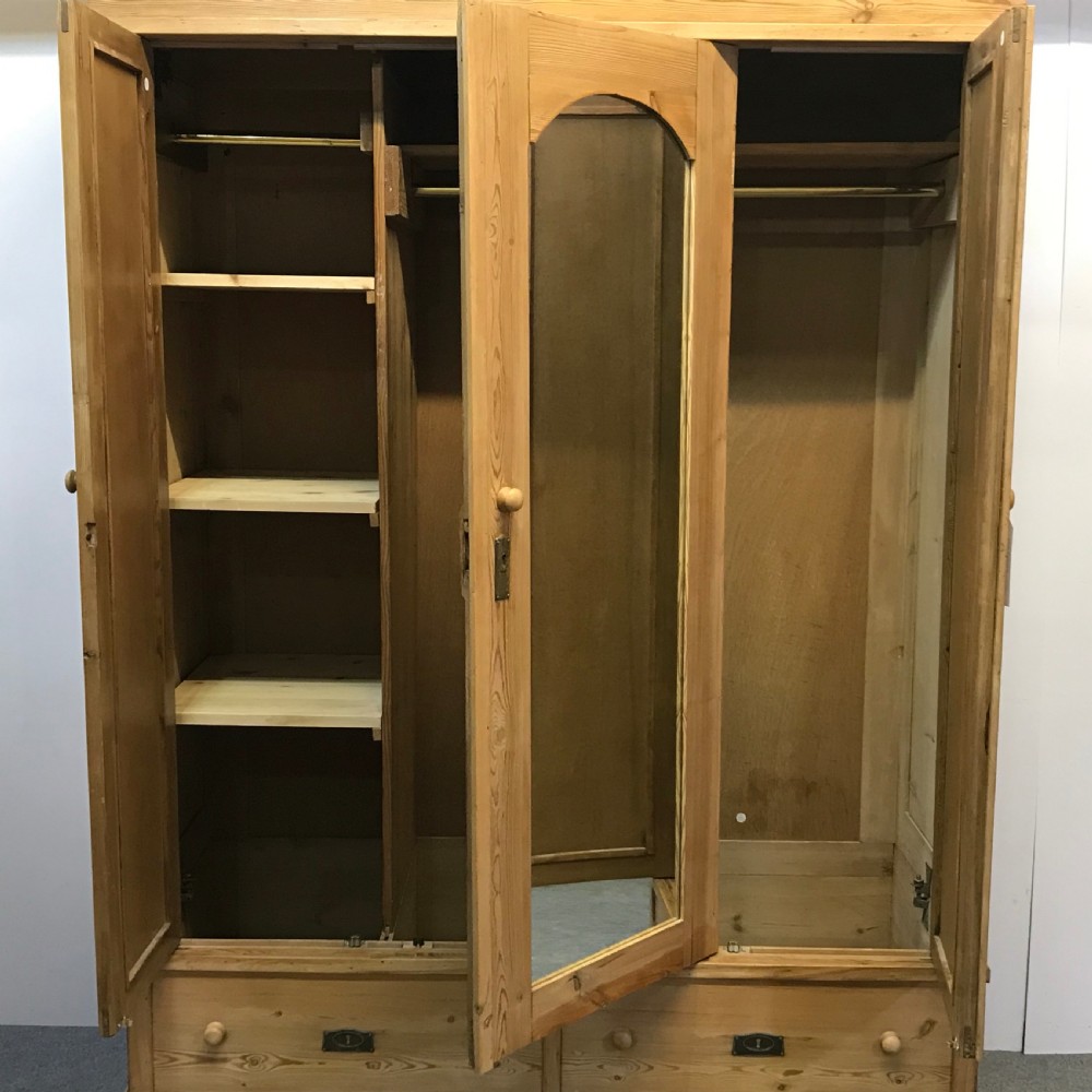 DEEP ANTIQUE PINE TRIPLE MIRRORED WARDROBE (DISMANTLES) View V