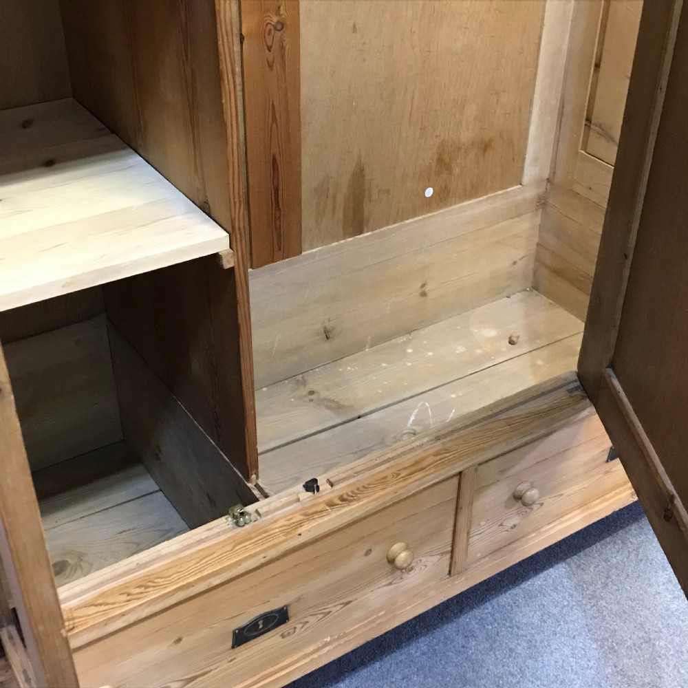 DEEP ANTIQUE PINE TRIPLE MIRRORED WARDROBE (DISMANTLES) View VI