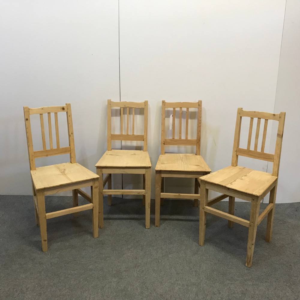 SET OF 4 OLD PINE FARMHOUSE CHAIRS