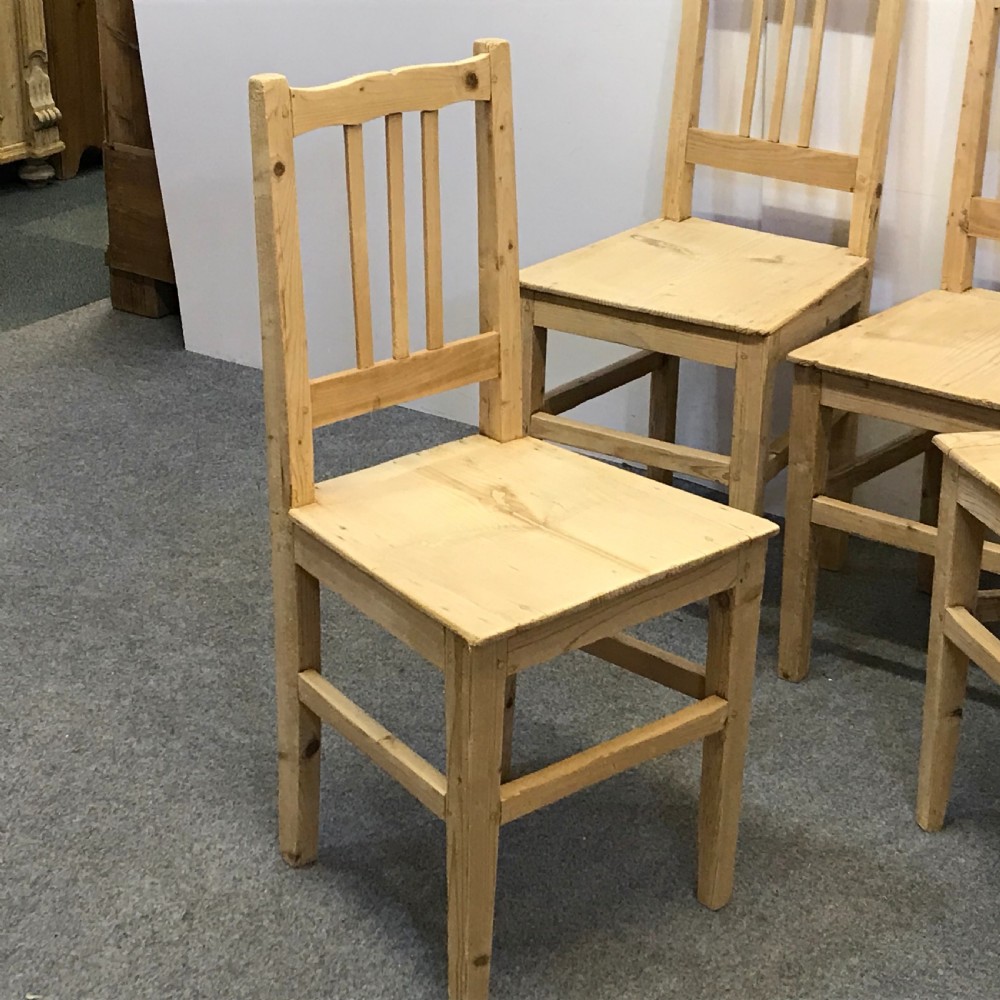 SET OF 4 OLD PINE FARMHOUSE CHAIRS View II