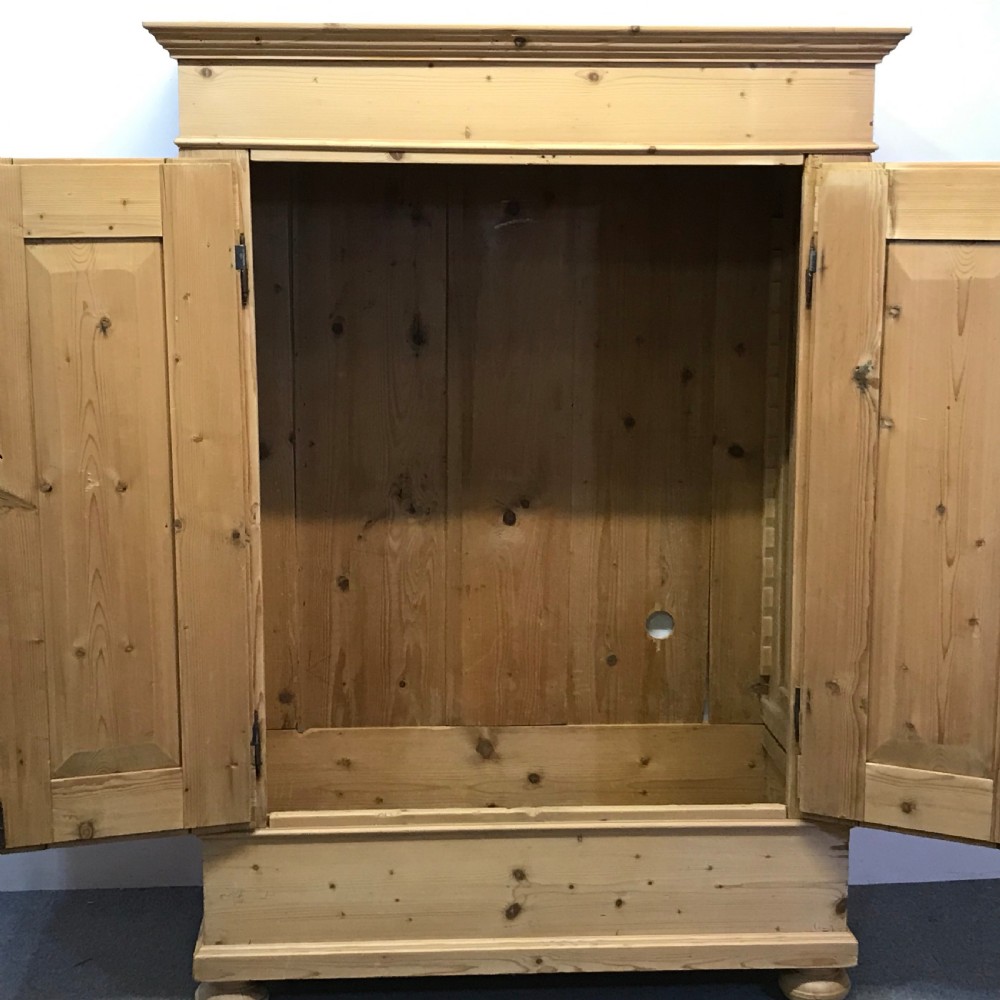 SMALL DEEP ANTIQUE PINE DOUBLE WARDROBE (DISMANTLES) View II