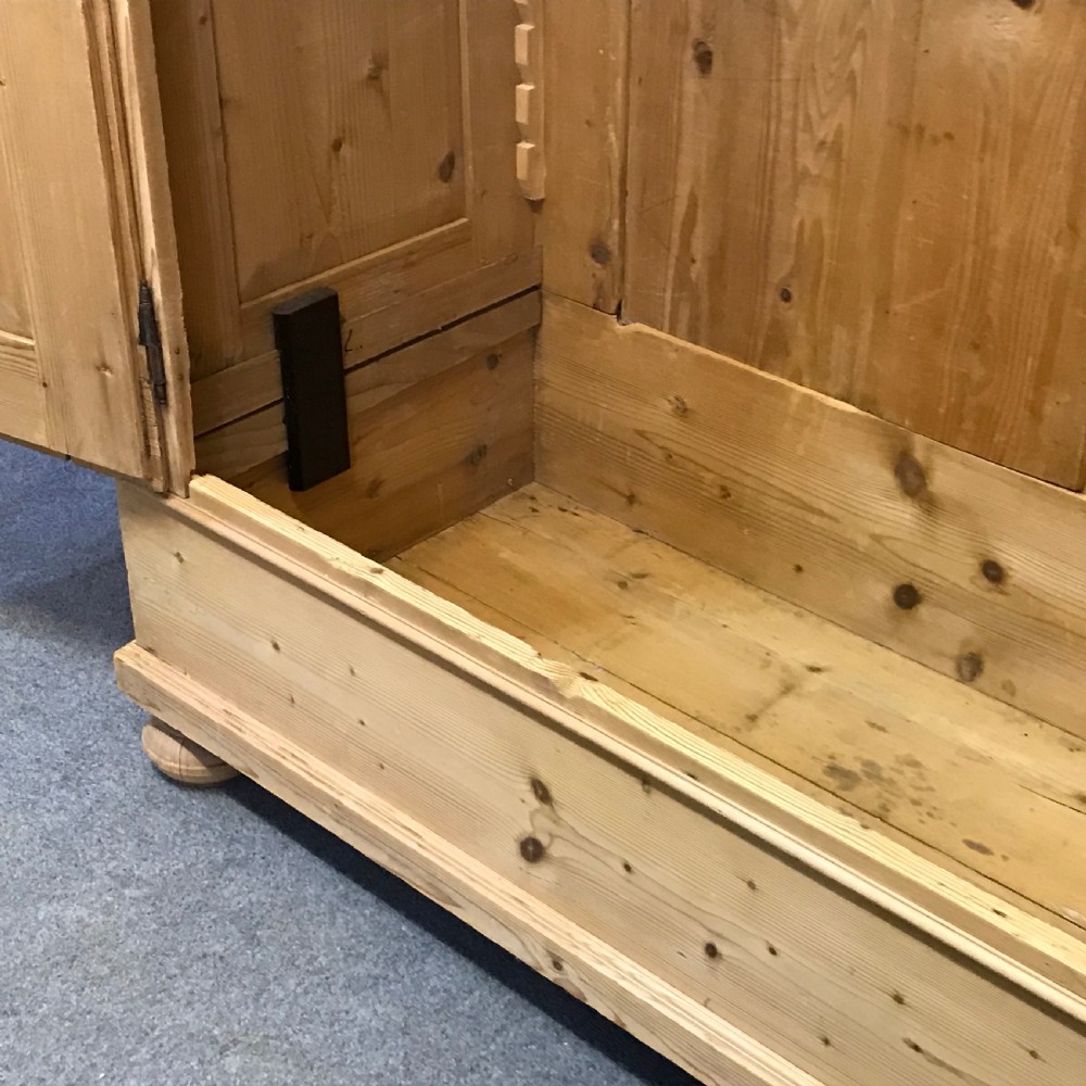 SMALL DEEP ANTIQUE PINE DOUBLE WARDROBE (DISMANTLES) View III