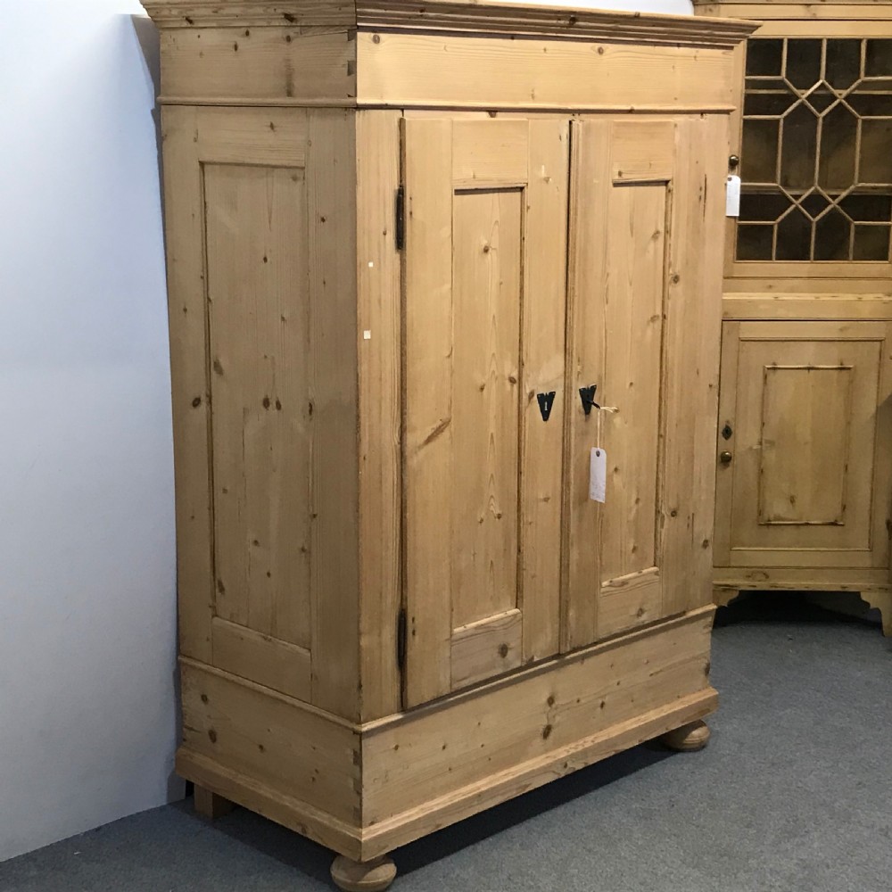 SMALL DEEP ANTIQUE PINE DOUBLE WARDROBE (DISMANTLES) View IV