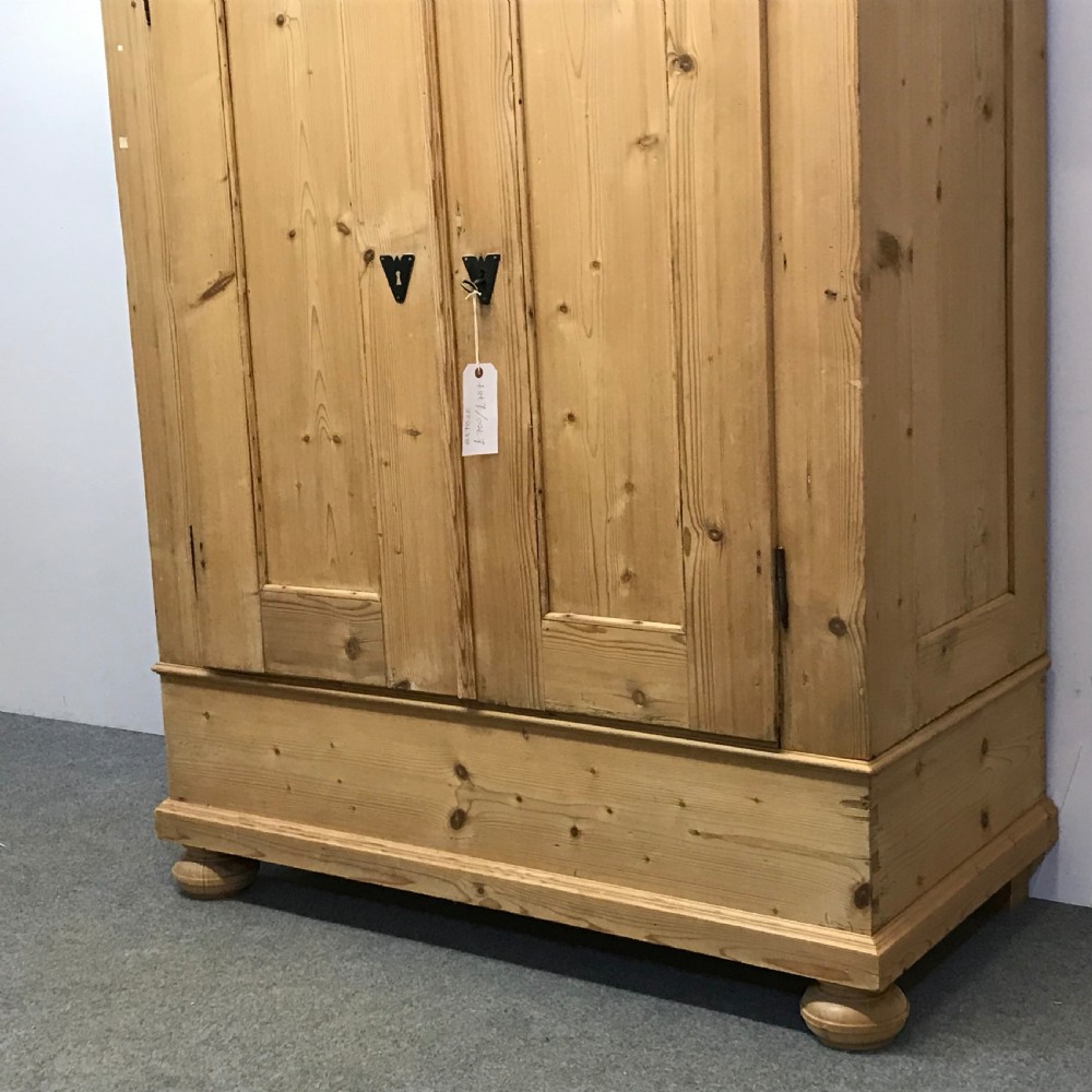 SMALL DEEP ANTIQUE PINE DOUBLE WARDROBE (DISMANTLES) View VI