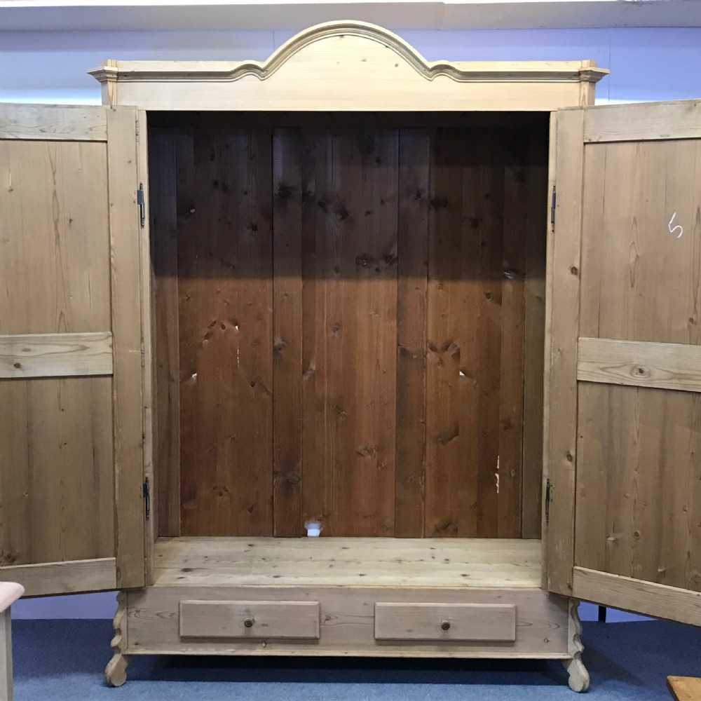 VERY LARGE ANTIQUE PINE WARDROBE (DISMANTLES) View II