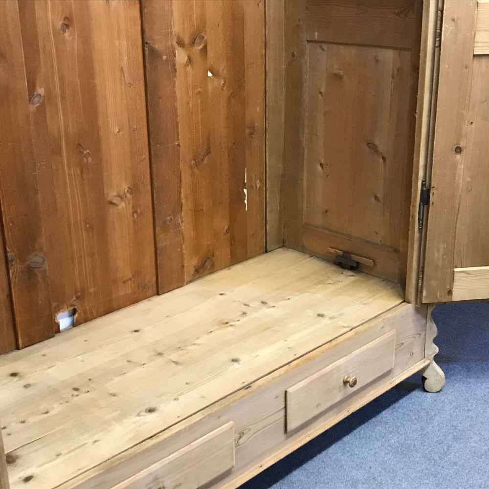 VERY LARGE ANTIQUE PINE WARDROBE (DISMANTLES) View IV