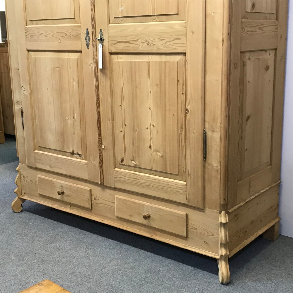 VERY LARGE ANTIQUE PINE WARDROBE (DISMANTLES) View IX