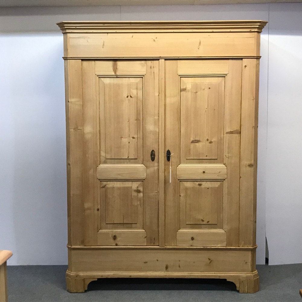 TALL ATTRACTIVE ANTIQUE PINE WARDROBE (DISMANTLES)