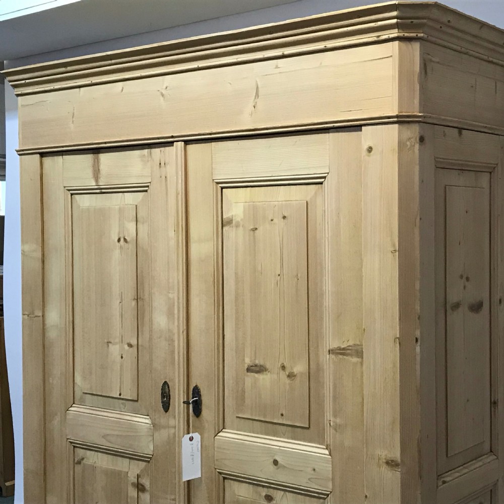 TALL ATTRACTIVE ANTIQUE PINE WARDROBE (DISMANTLES) View III