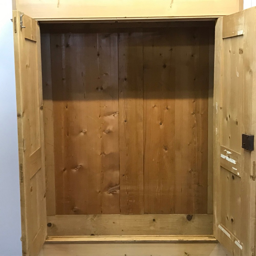 TALL ATTRACTIVE ANTIQUE PINE WARDROBE (DISMANTLES) View V