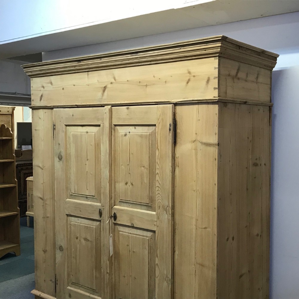 VERY DEEP 19TH CENTURY PINE DOUBLE WARDROBE (DISMANTLES) View III