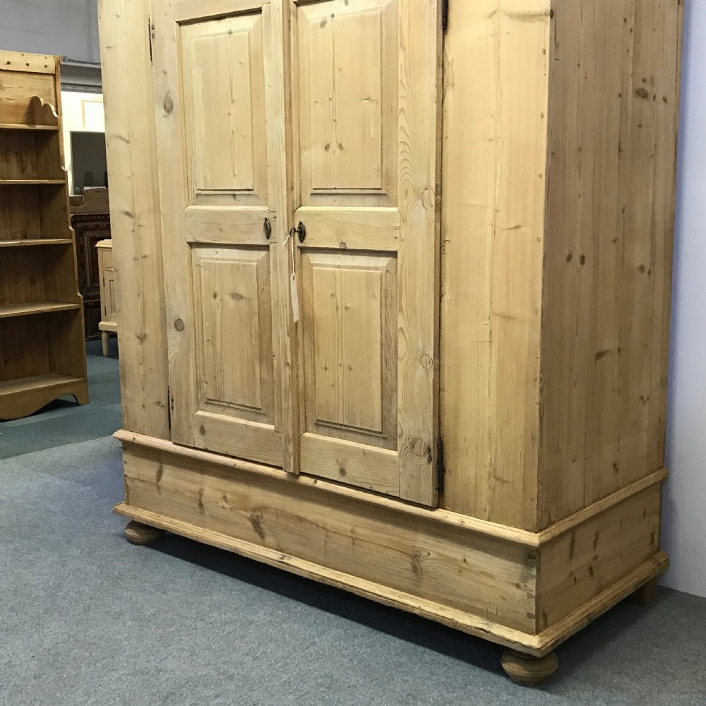 VERY DEEP 19TH CENTURY PINE DOUBLE WARDROBE (DISMANTLES) View IV