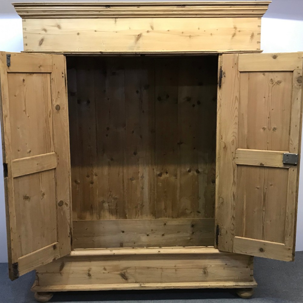VERY DEEP 19TH CENTURY PINE DOUBLE WARDROBE (DISMANTLES) View VI