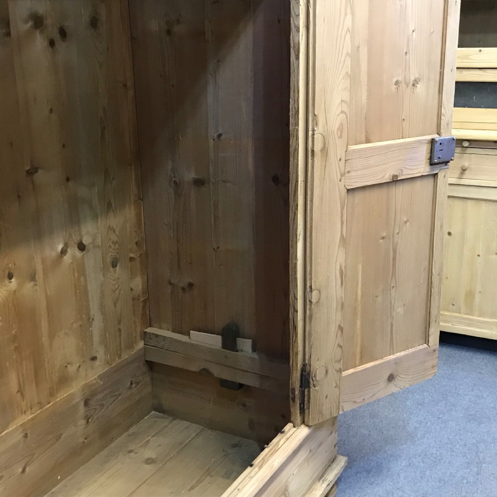 VERY DEEP 19TH CENTURY PINE DOUBLE WARDROBE (DISMANTLES) View VII
