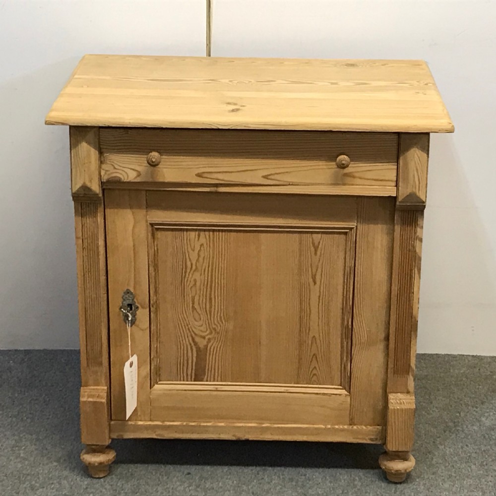 SMALL 1 DOOR ANTIQUE PINE CUPBOARD View II