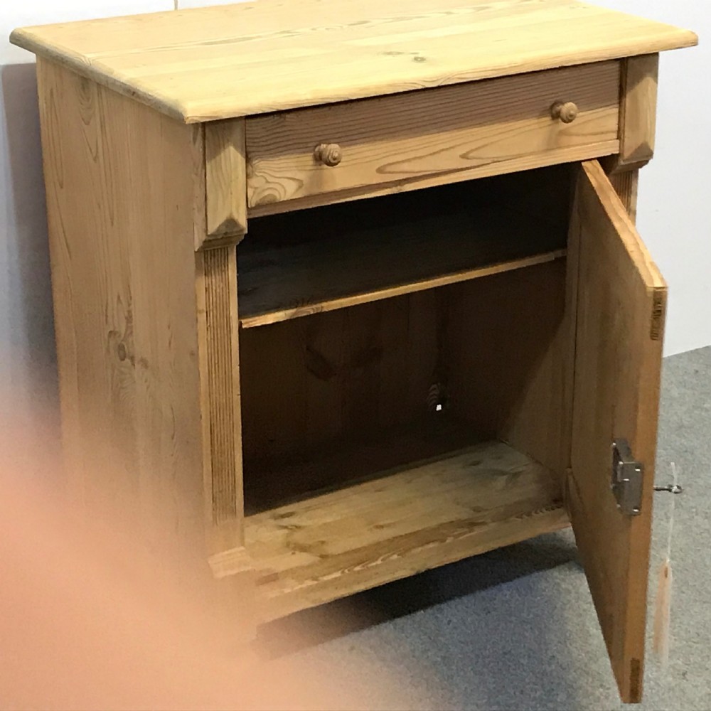 SMALL 1 DOOR ANTIQUE PINE CUPBOARD View V