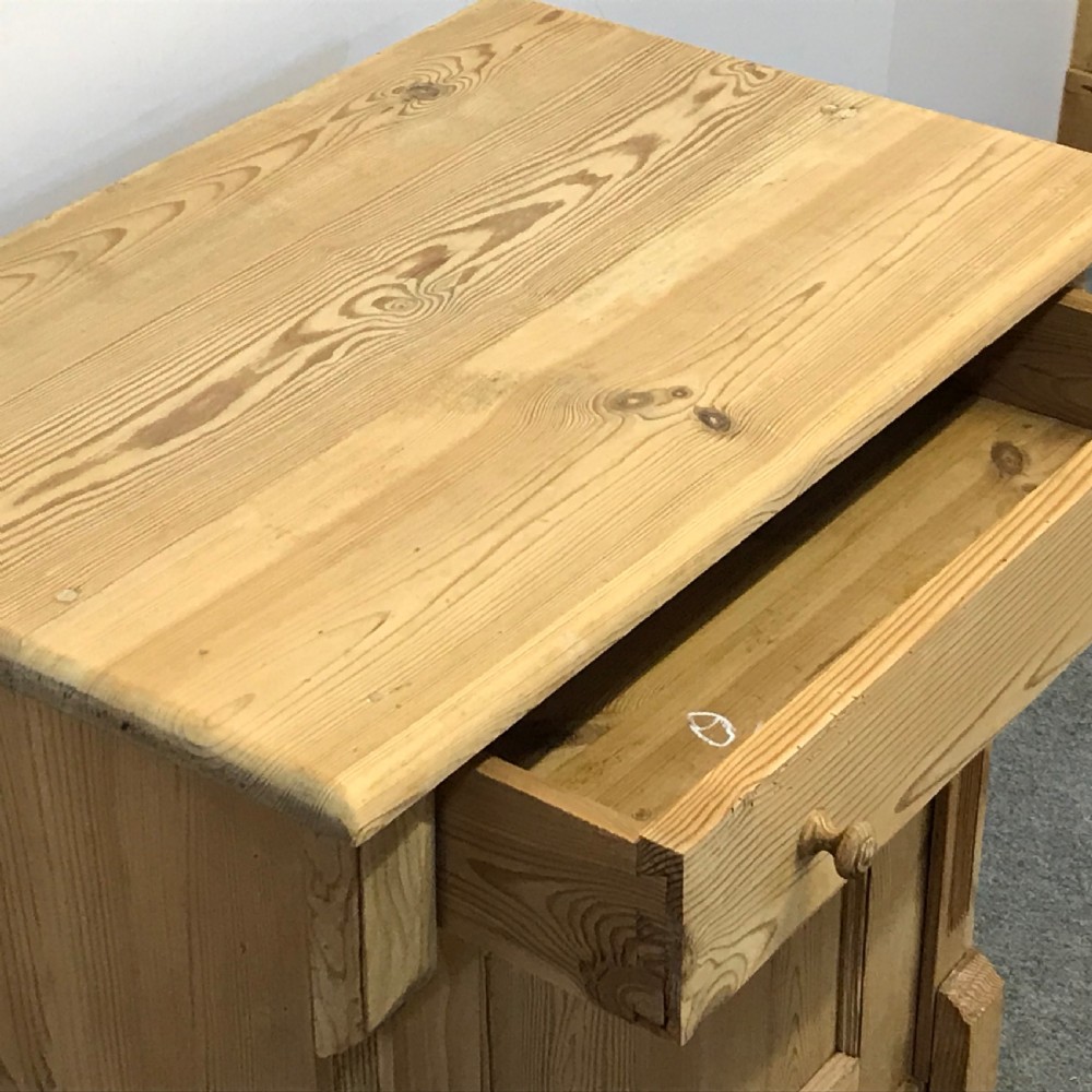 SMALL 1 DOOR ANTIQUE PINE CUPBOARD View VI