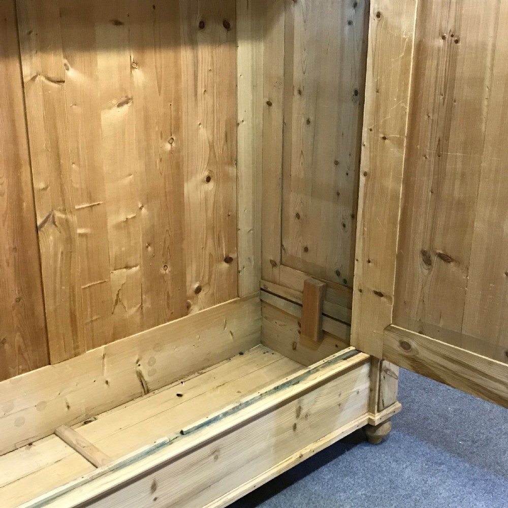 LARGE ANTIQUE PINE WARDROBE (DISMANTLES) View III