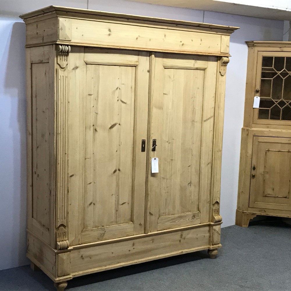 LARGE ANTIQUE PINE WARDROBE (DISMANTLES) View IV