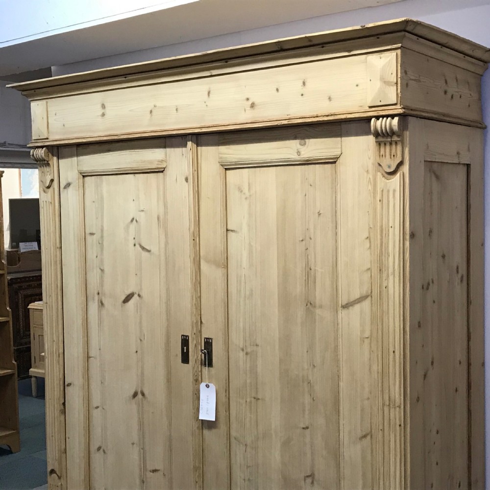 LARGE ANTIQUE PINE WARDROBE (DISMANTLES) View V