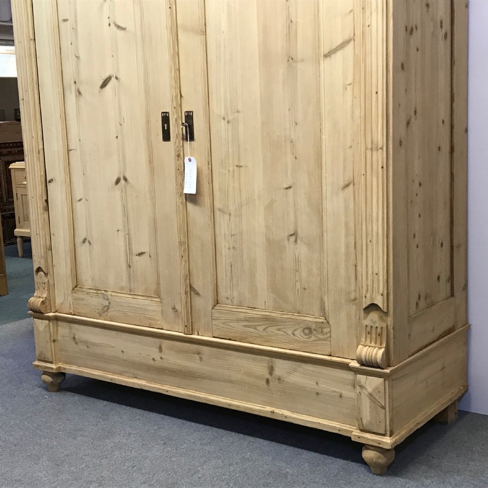 LARGE ANTIQUE PINE WARDROBE (DISMANTLES) View VI