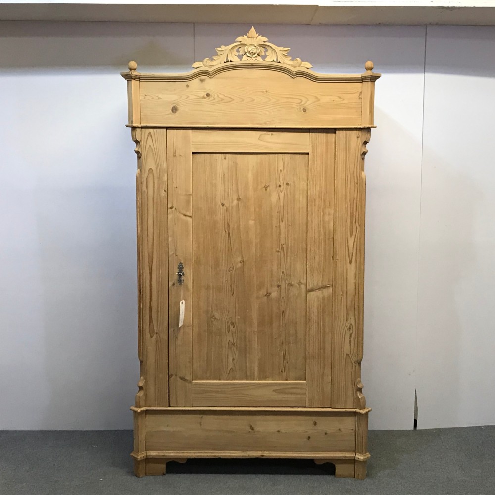 ATTRACTIVE SINGLE DOOR PINE ARMOIRE C.1910 (DISMANTLES)