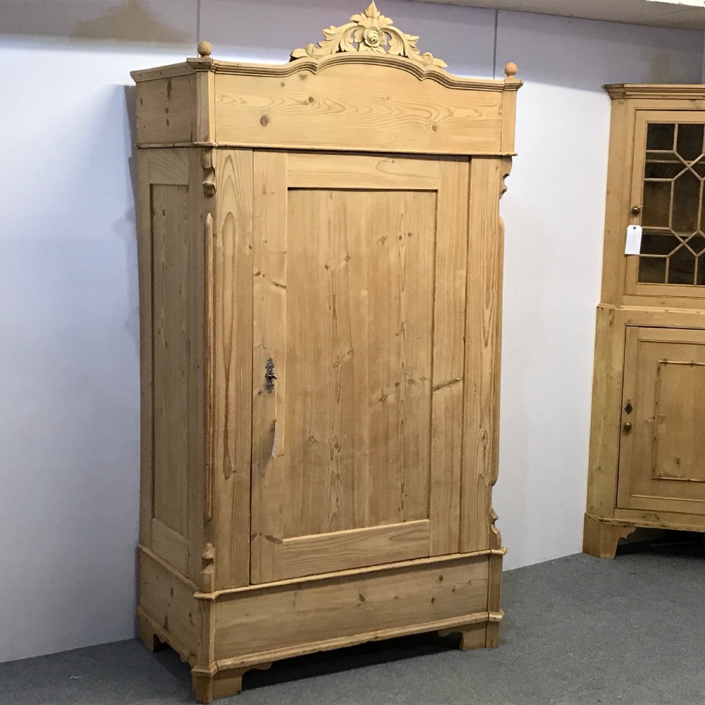 ATTRACTIVE SINGLE DOOR PINE ARMOIRE C.1910 (DISMANTLES) View II