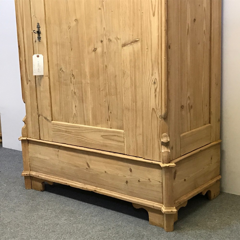 ATTRACTIVE SINGLE DOOR PINE ARMOIRE C.1910 (DISMANTLES) View IV