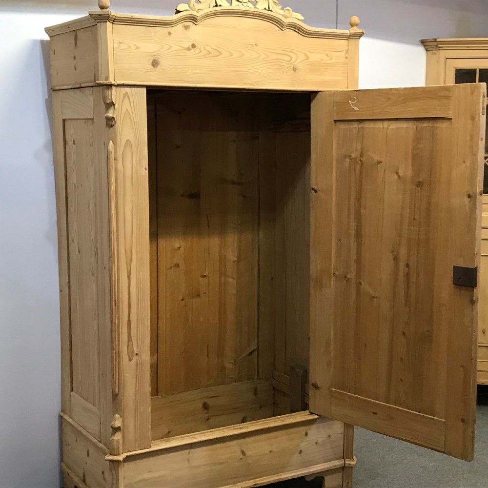 ATTRACTIVE SINGLE DOOR PINE ARMOIRE C.1910 (DISMANTLES) View VI