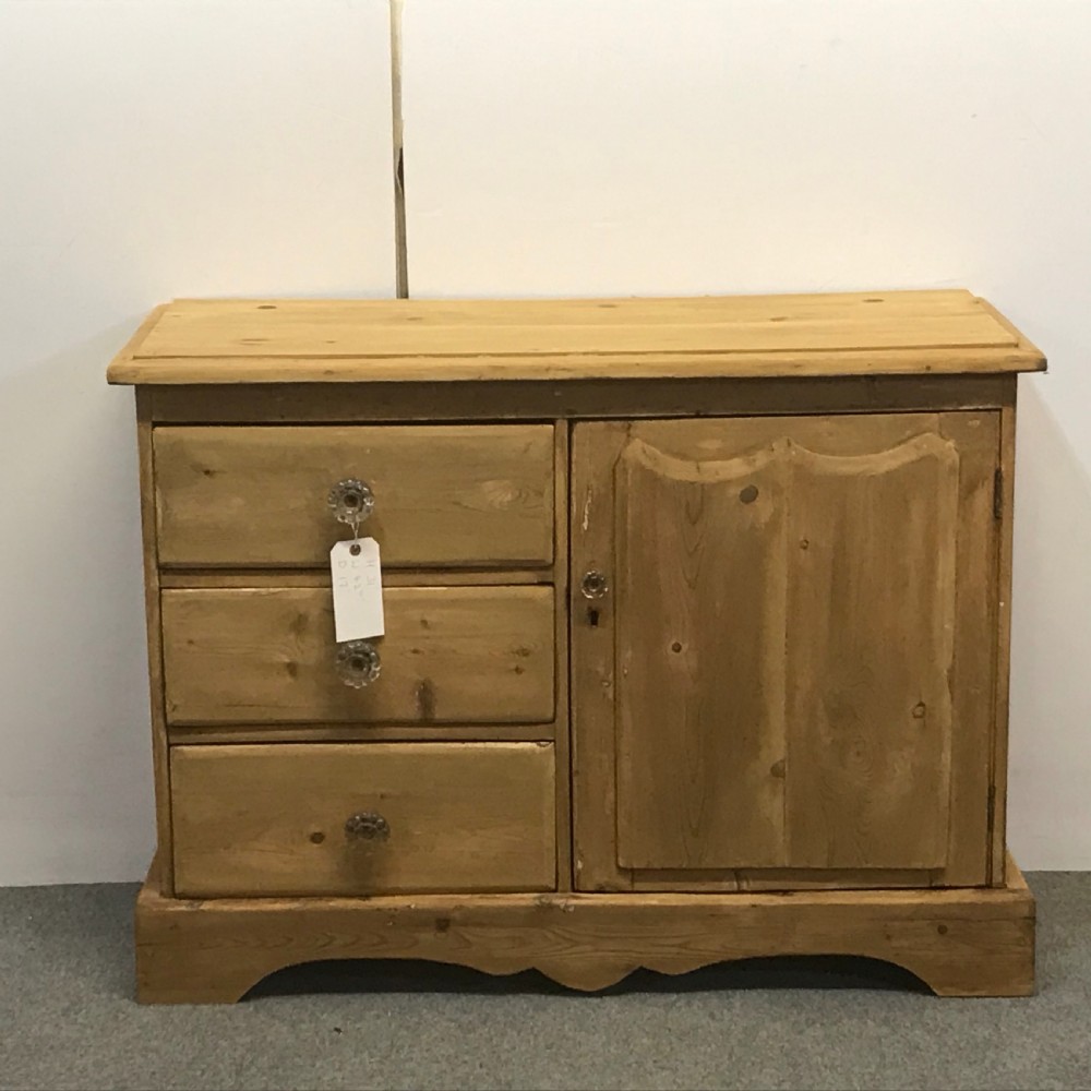 SMALL OLD ENGLISH RUSTIC PINE SIDEBOARD