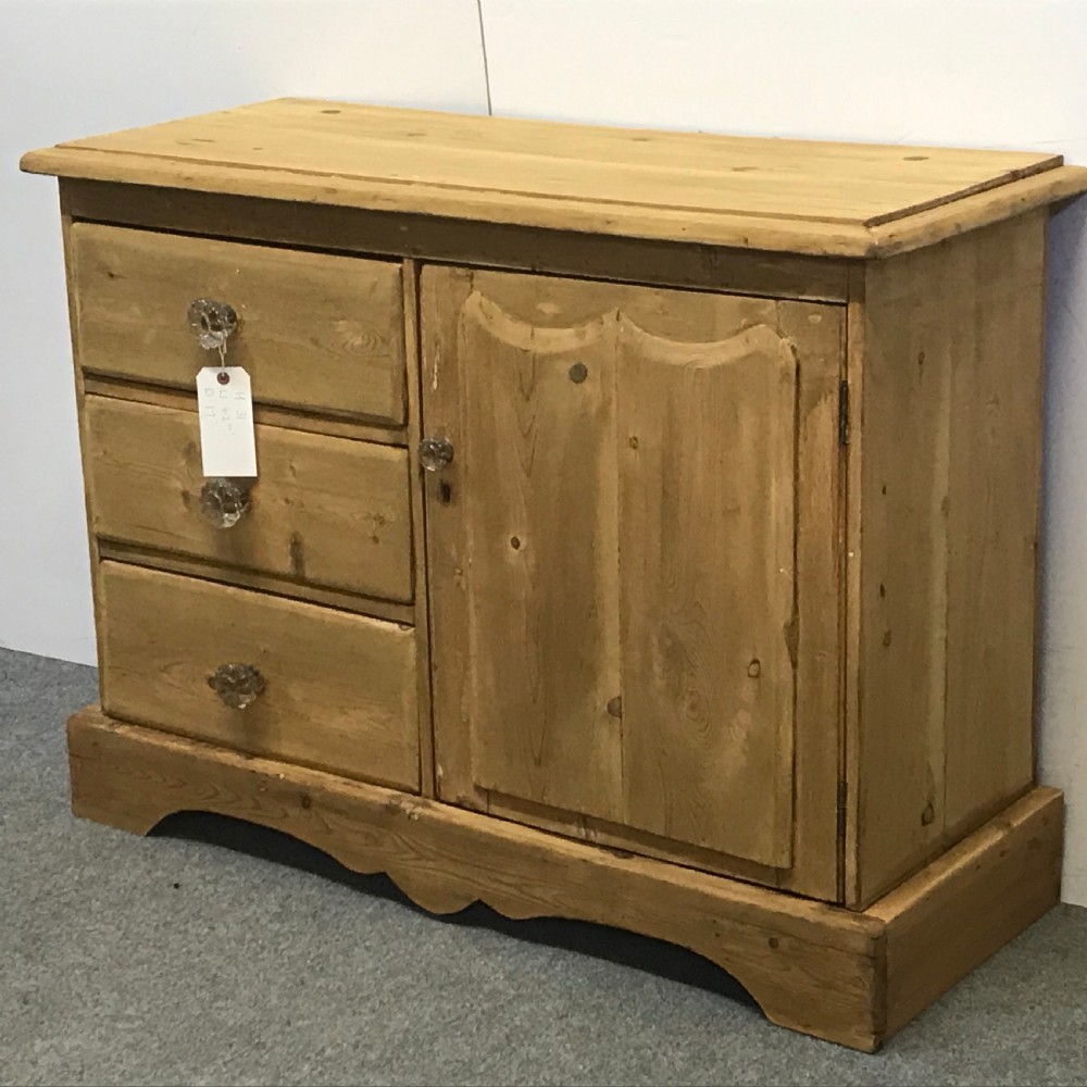 SMALL OLD ENGLISH RUSTIC PINE SIDEBOARD View III
