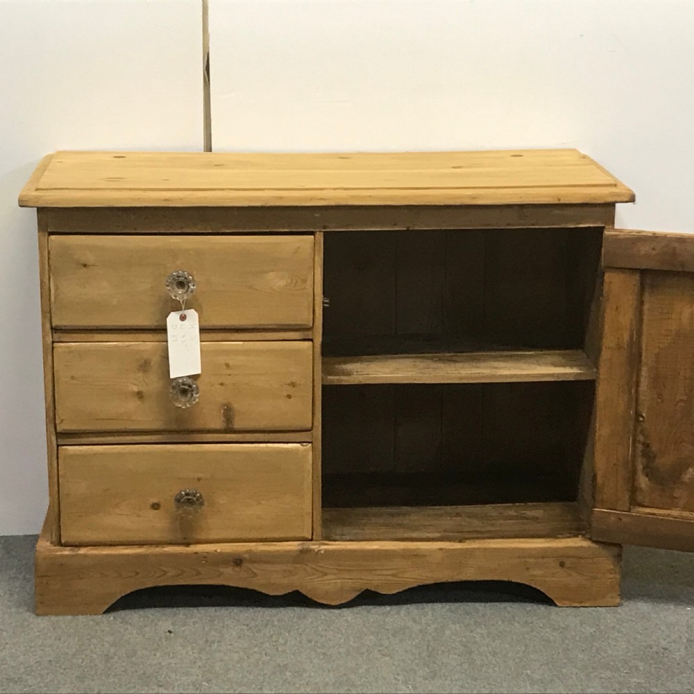 SMALL OLD ENGLISH RUSTIC PINE SIDEBOARD View IV