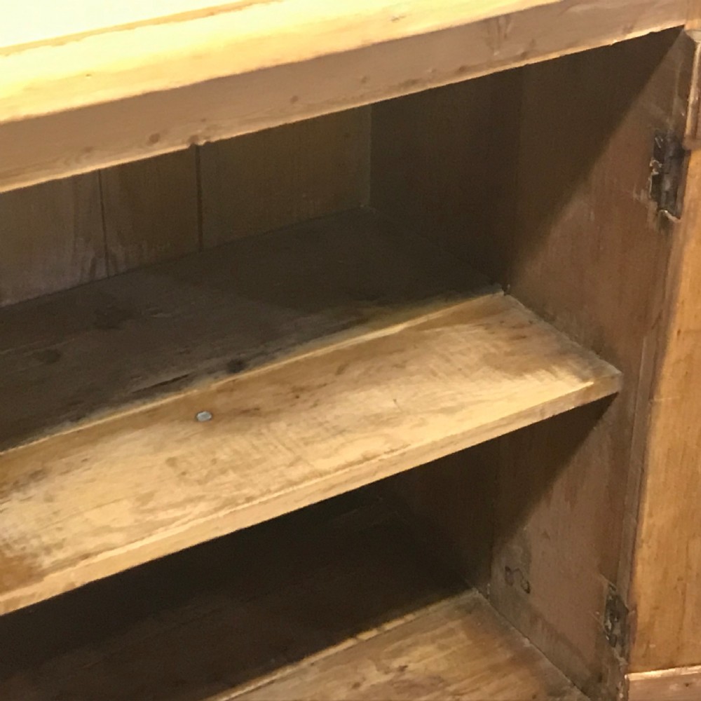 SMALL OLD ENGLISH RUSTIC PINE SIDEBOARD View V
