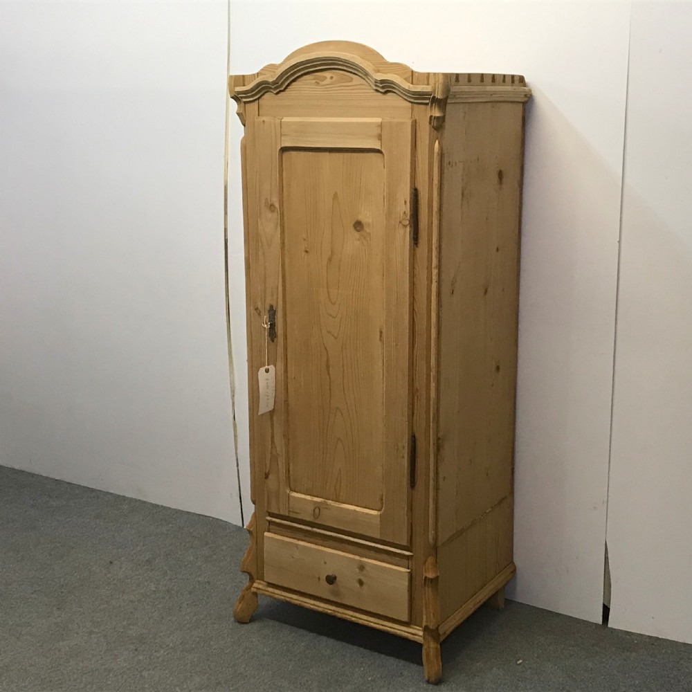 CHARMING LITTLE OLD PINE LINEN CUPBOARD View III